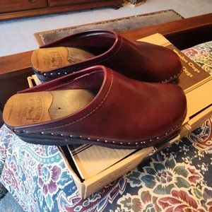 TROENTORPS Leather Clogs